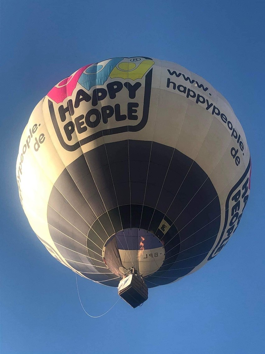 W Starachowicach i Wąchocku rozpoczęła się V Balonowa Fiesta. Pierwsze balony już w górze. Pogoda wspaniała. Zobacz zdjęcia i film