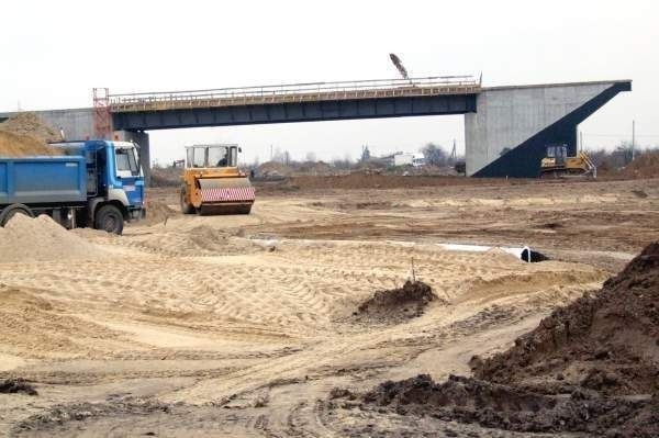 W Sułkowicach budowany jest wiadukt. Tu będzie to jedno z bezkolizyjnych skrzyżowań z nową tranzytówką.