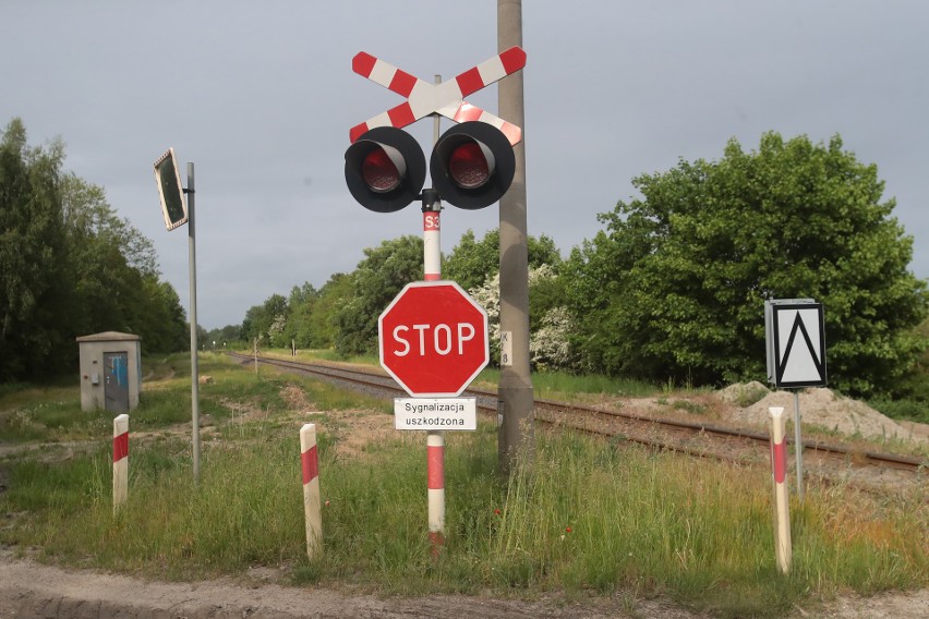 Na przejeździe w Kołbaskowie nie działa sygnalizacja, pociągi zwalniają 