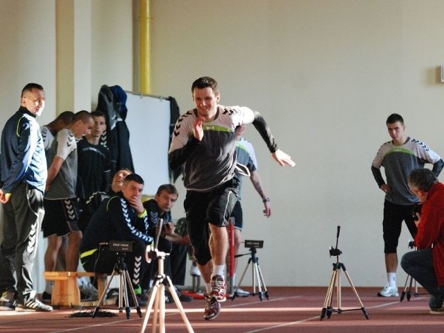 Piłkarze Korony mieli we wtorek badania szybkości i wydolności. Każdy z zawodników musiał przebiec 1500 metrów na stadionie lekkoatletycznym.