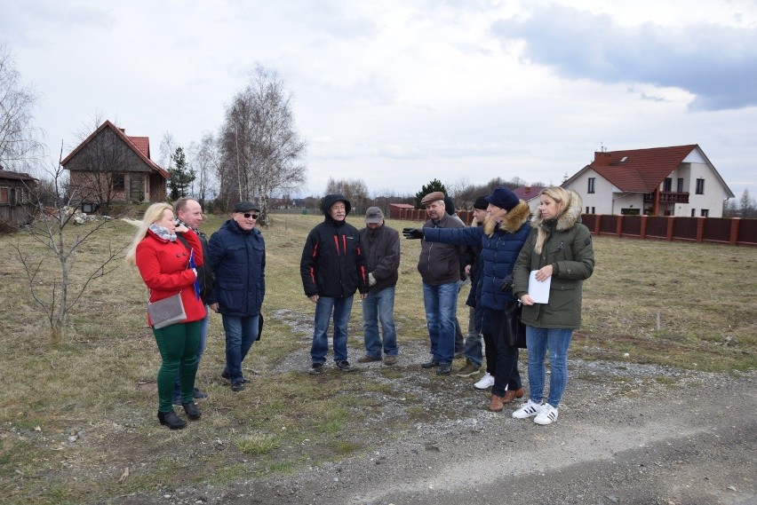 Bębło. Protestują przeciwko budowie masztu telefonii Play w sąsiedztwie domów