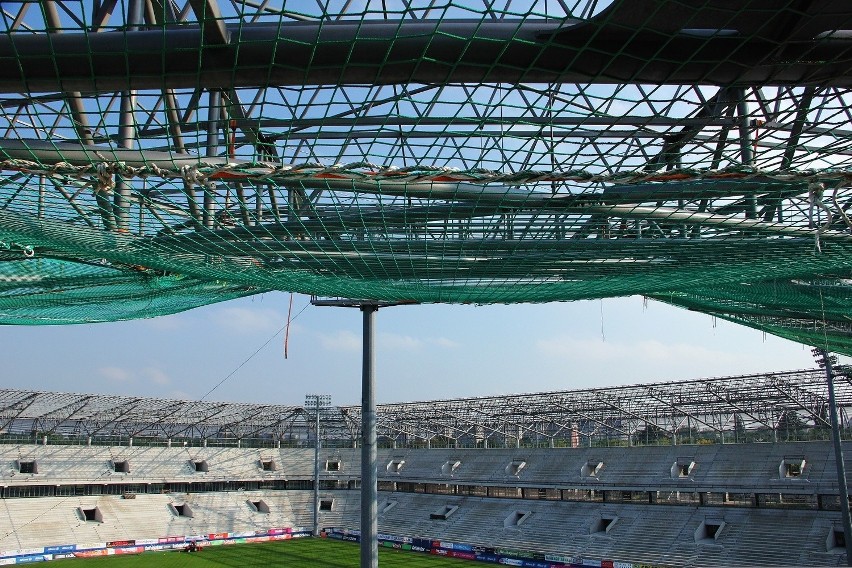 Budowa stadionu Górnika Zabrze znów nabiera tempa. Montują dach [ZDJĘCIA]