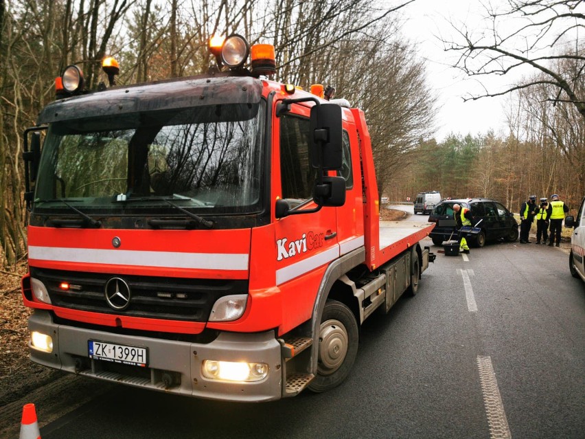 Wypadek między Koszalinem a Kłosem. Kierowca volkswagena...