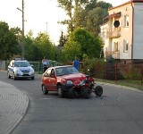 Czołowe zderzenie quada z samochodem w Ostrowie