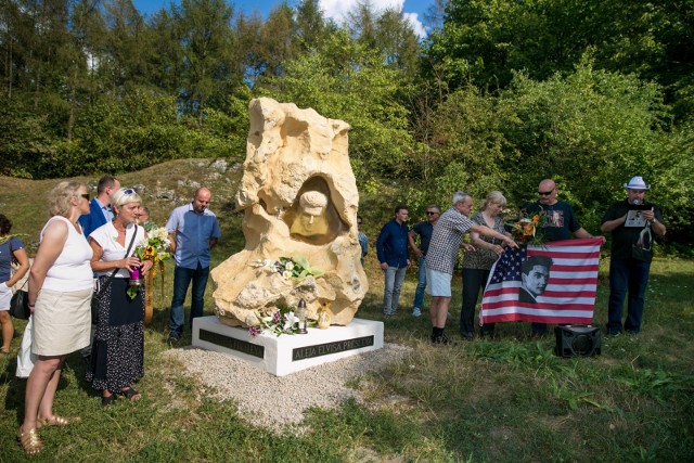 Fani Elvia Presleya zebrali się przy pomniku na Zakrzówku
