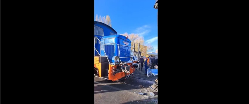 Zderzenie ciężarówki z lokomotywą