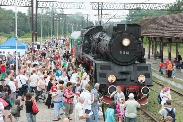 Zabytkowy parowóz w Ustce. Zdjęcie wykonane w 2012 roku.