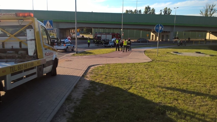 Białystok. Pożar auta tuż przed skrzyżowaniem (zdjęcia)
