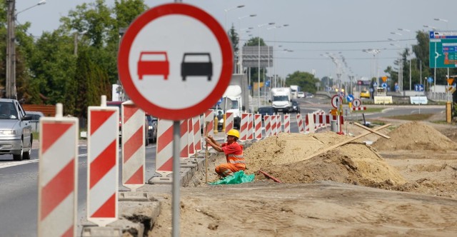 GDDKiA udostępnia dane dotyczące utrudnień na drogach. Zobaczcie, gdzie w regionie występują utrudnienia, czym są spowodowane i jak długo potrwają. Zobaczcie na kolejnych zdjęciach >>>>>>Dwa razy więcej fotoradarów na polskich drogach. Zobacz wideo!