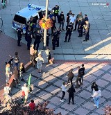 Uliczna bójka w Gliwicach. Na Placu Krakowskim w ruch poszły pięści. 5 osób zostało już zatrzymanych. Niewykluczone, że będzie ich więcej