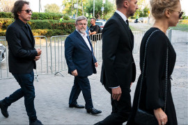 Pogrzeb Piotra Woźniaka-Staraka [ZDJĘCIA] Ostatnie pożegnanie w Konstancinie-Jeziornej. Rodzina, przyjaciele i gwiazdy na mszy żałobnej