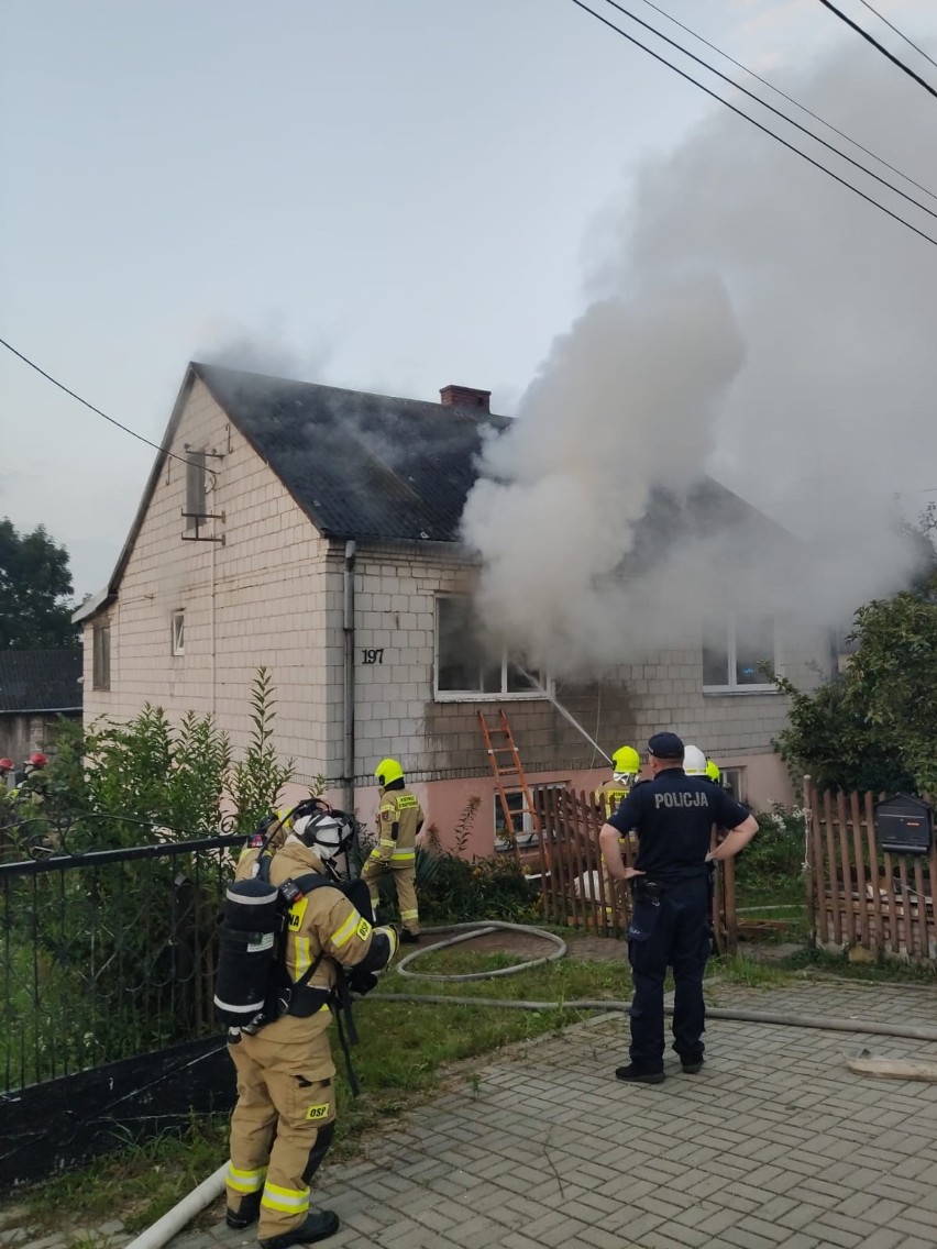Tragiczny pożar w Rykoszynie, nie żyje 83-letnia kobieta.