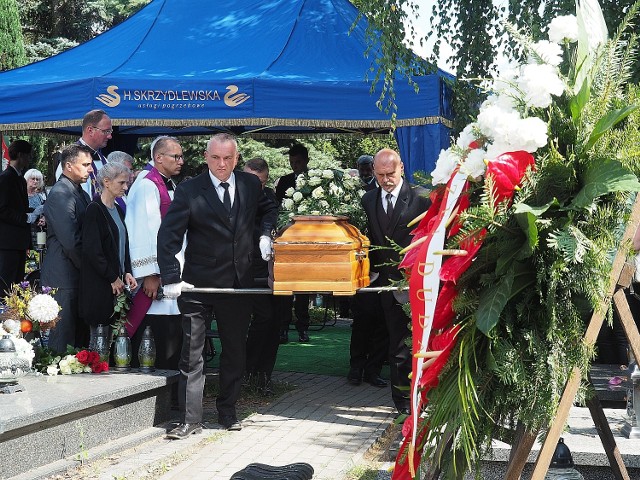 Pogrzeb Kazimierza Kowalskiego na cmentarzu przy Szczecińskiej. Łodzianie pożegnali popularnego śpiewaka
