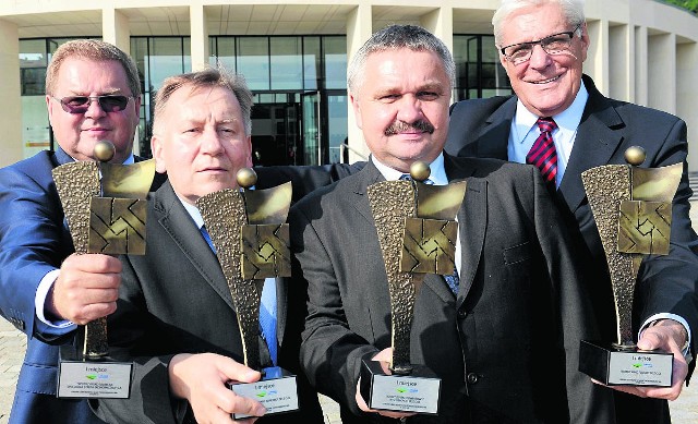 Ze zdobycia statuetek cieszyli się: (od lewej) Roman Dziduch, Zenon Michałowski, Zdzisław Rożnowski oraz Edward Chiliński.