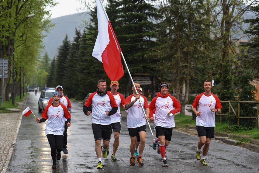 Zakopane. Biało-czerwona sztafeta w Dzień Flagi Rzeczpospolitej [ZDJĘCIA]