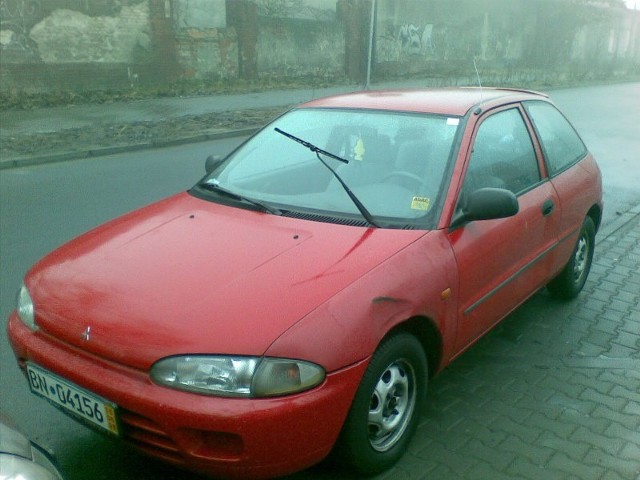 Uszkodzone autaWandale uszkodzili kilkanaście samochodów na ul. Kusocinskiego.