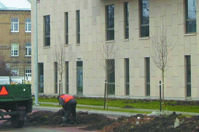 Na zewnątrz SOK trwają ostatnie prace związane z zagospodarowaniem terenu. W środku też jest już niemal wszystko gotowe, z wyjątkiem sceny.