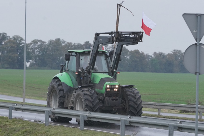 W środę, 21 października ciągniki zablokowały m.in. rondo na...