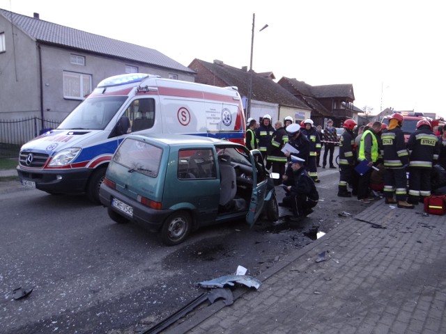 8 osób zostało rannych w wypadku w Dzietrzkowicach między Wieruszowem a Wieluniem.