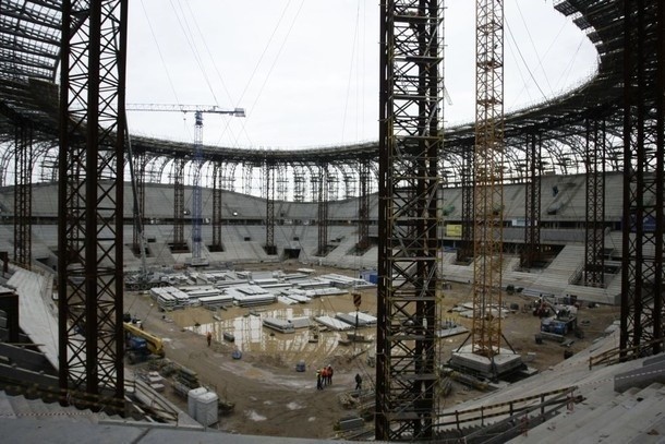 Gdański stadion rośnie. Zdjęcia wykonano 15 listopada 2010...