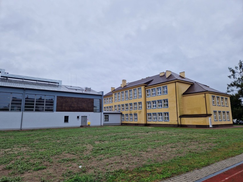 Zespół Szkół w Pionkach ma nową salę gimnastyczną. Na otwarcie obiektu zagrali koszykarze Hydrotrucka Radom