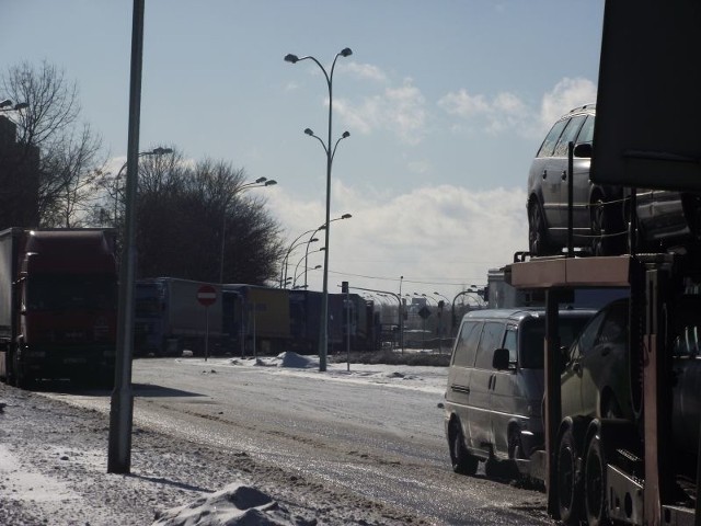 Korek ciągnie się od ulicy Pułaskiego w Suwałkach aż do przejścia granicznego w Budzisku.