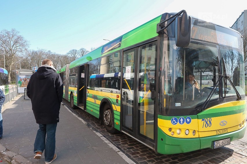 Kolejne zmiany w komunikacji. Pasażerowie siadają z dala od siebie. Obowiązkowo 