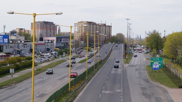 Te inwestycje zostaną dofinansowane w ramach Rządowego Funduszu Inwestycji Lokalnych:6 mln zł  ma dostać Częstochowa na termomodernizację szkół średnich   - III LO Samorządowe przy ul. Worcella 22 oraz IX LO im. K.C. Norwida przy ul. Jasnogórskiej. Zobacz kolejne inwestycje. Przesuwaj zdjęcia w prawo - naciśnij strzałkę lub przycisk NASTĘPNE