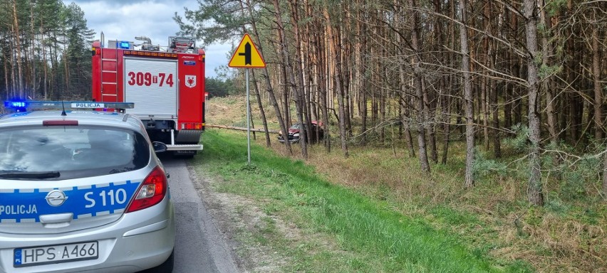 Dwie osoby trafiły do szpitala po wypadku w gminie Raków. Ucierpieli ojciec i córka