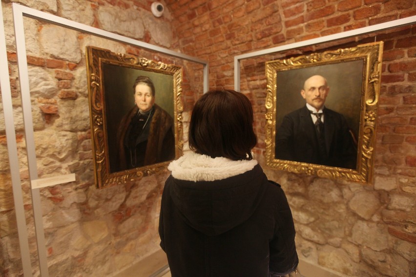 Portrety właścicieli „Szarej Kamienicy” i zdjęcia okupowanego Krakowa w zbiorach MHK [WIDEO]