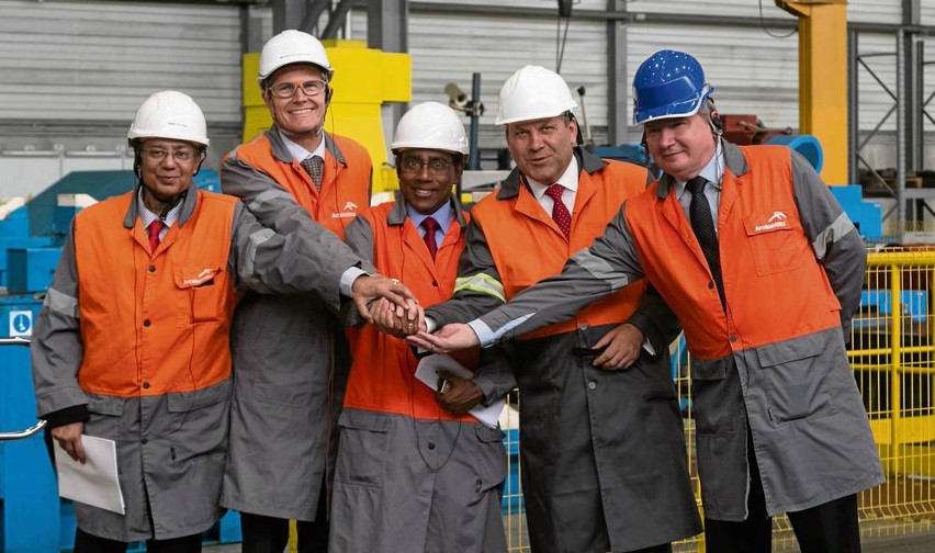 Od lewej: Sanjay Samaddar – prezes ArcelorMittal Poland;...