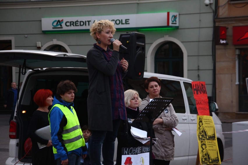Drugi czarny protest w Rybniku - panie demonstrowały na rynku