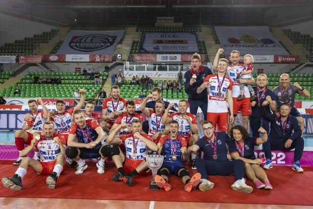 BKS Visła Proline Bydgoszcz z brązowymi medalami Tauron I Ligi. Podopieczni Marcina Ogonowskiego wygrali serię o trzecie miejsce z Avią Świdnik 3-0. Po tym spotkaniu Michal Masny poinformował o zakończeniu kariery. Aby zobaczyć zdjęcia przesuń gestem lub strzałką w prawo>>>