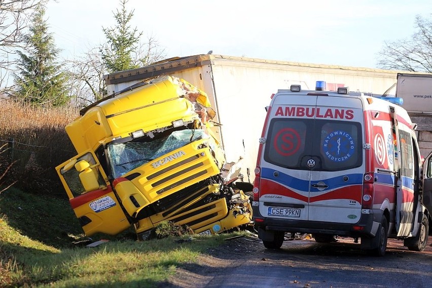 Trwa usuwanie skutków wypadku, do którego doszło dziś w...