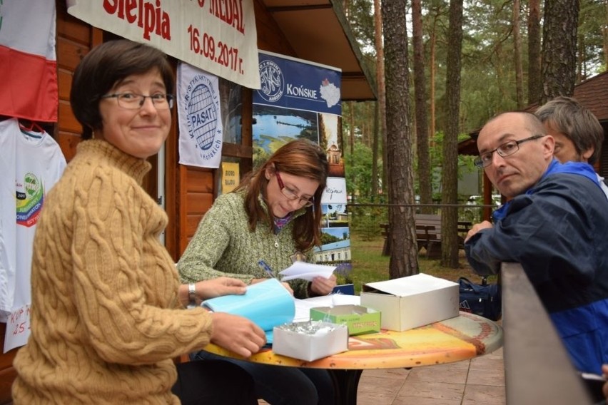 "Marsz po medal" – sobotnia wędrówka z Sielpi 250 piechurów