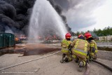 Pożar składowiska w Siemianowicach Śląskich. Trwa walka z ogniem - mieszkańcy dostali ostrzeżenie RCB i zalecenie, by zostali w domach