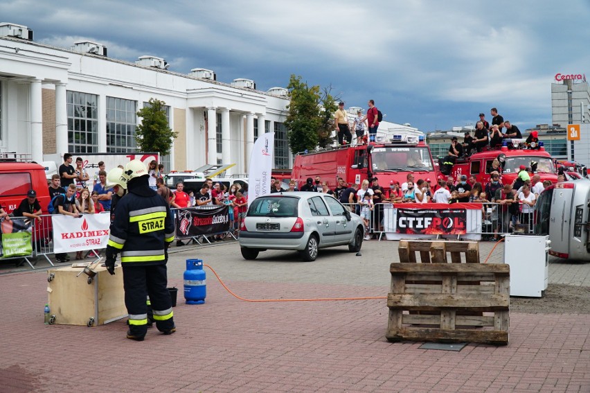 Na III Ogólnopolskim Zlocie Czerwonych Samochodów swoje wozy...