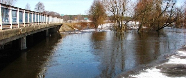 Woda podniosła się również na dopływach Buga, w tym na rzece Brok