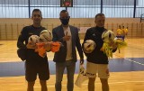 Zagrali „Nad Kamienną” – Mikołajkowy turniej Familijnego Klubu Sportowego ze Starachowic [ZDJĘCIA]