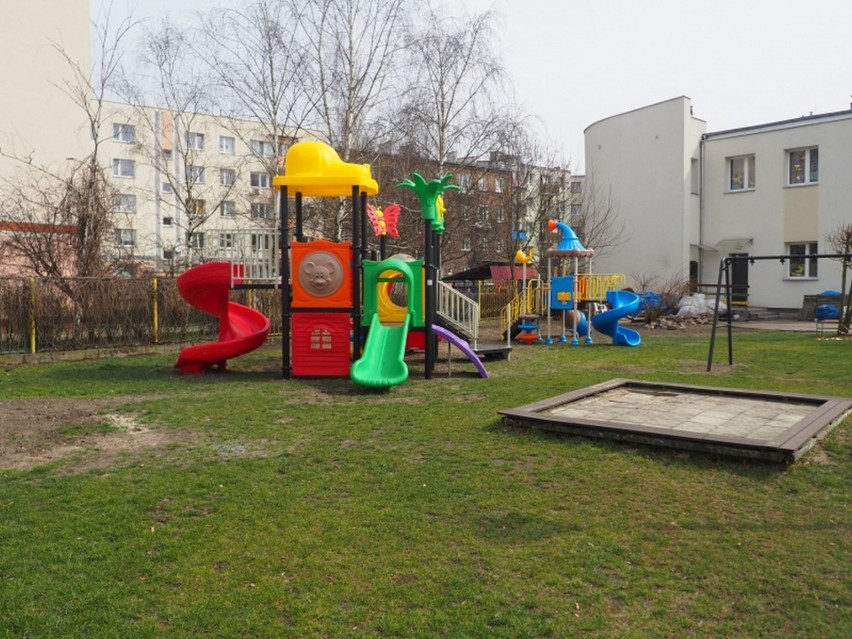 Na ul. Targowej we Włocławku powstaje sensoryczny plac zabaw