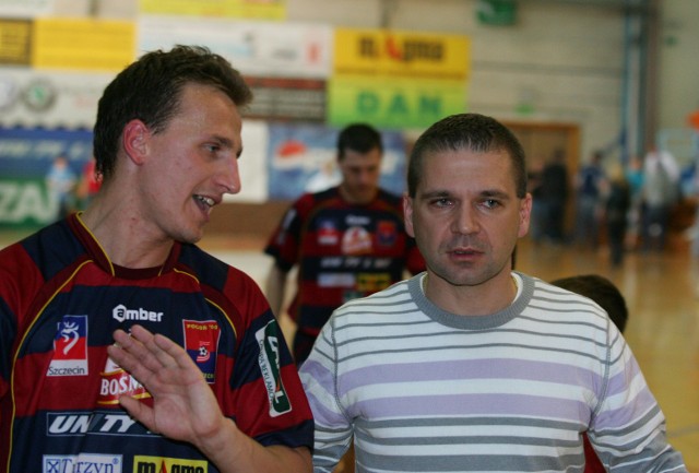 Maciej Karczyński (z prawej) oraz Łukasz Żebrowski, aktualnie pierwszy trener "Zero-czwórki".