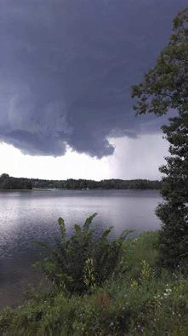 Burze z gradem i tornado na Warmii i Mazurach. Prognoza...