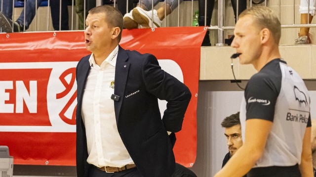 Marek Łukomski nie mógł być zadowolony z piątkowego meczu swojego zespołu