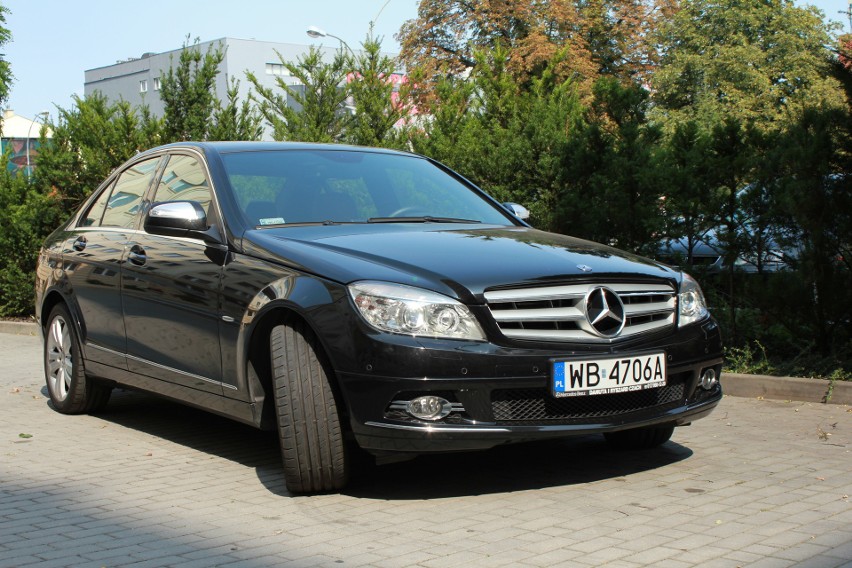 Mercedes klasy C to następca popularnego w latach 1982-1993...