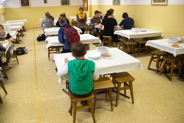 Program „Posiłek w szkole i w domu” to szansa na poprawienie warunków szkolnych stołówek.