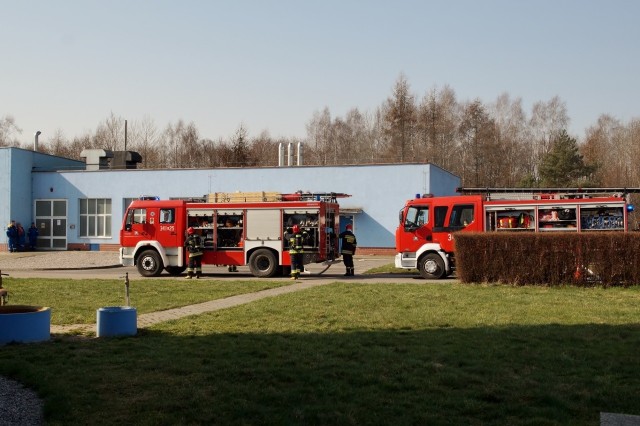 W środę (11.04) strażacy ze Słupska wzięli udział w ćwiczeniach gaszenia pożaru w słupskiej oczyszczalni ścieków. Scenariusz ćwiczeń przewidywał wybuch groźnego pożaru w pomieszczeniach kotłowniczych i agregatów prądotwórczych zasilanych biogazem. Ćwiczenia trwały 4 godziny. 