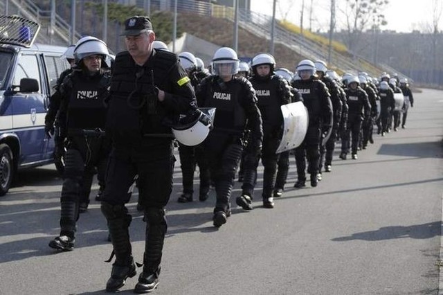 Zwarty oddział policji zapobiegł rozróbie na stadionie miejskim