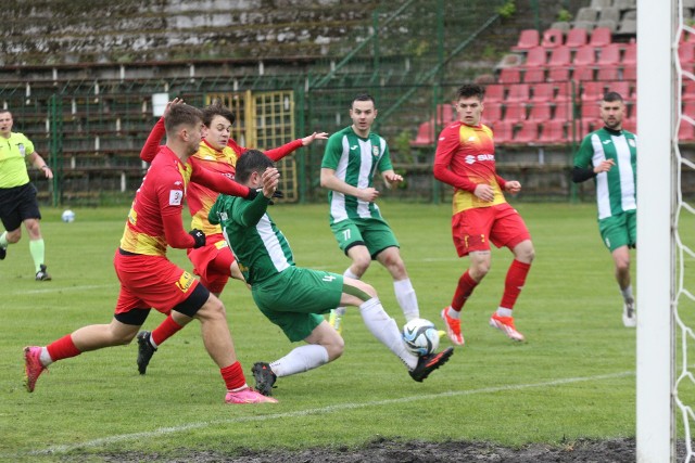 Korona II Kielce pokonała GKS Rudki po bramce Miłosza Strzebońskiego.