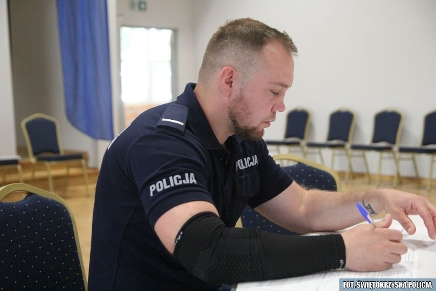 W Połańcu policjanci po raz kolejny honorowo oddawali krew