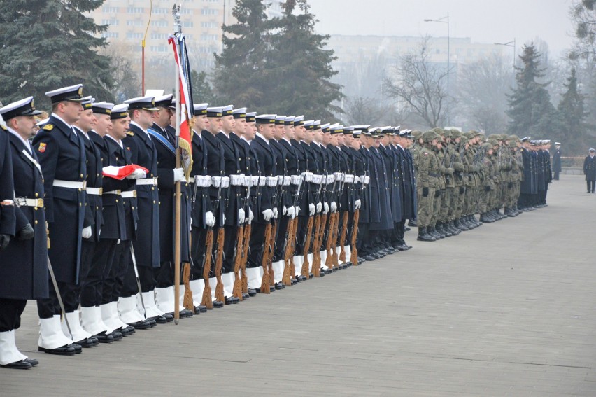 Przysięga wojskowa elewów  przed ORP "Błyskawica" w Gdyni [ZDJĘCIA]